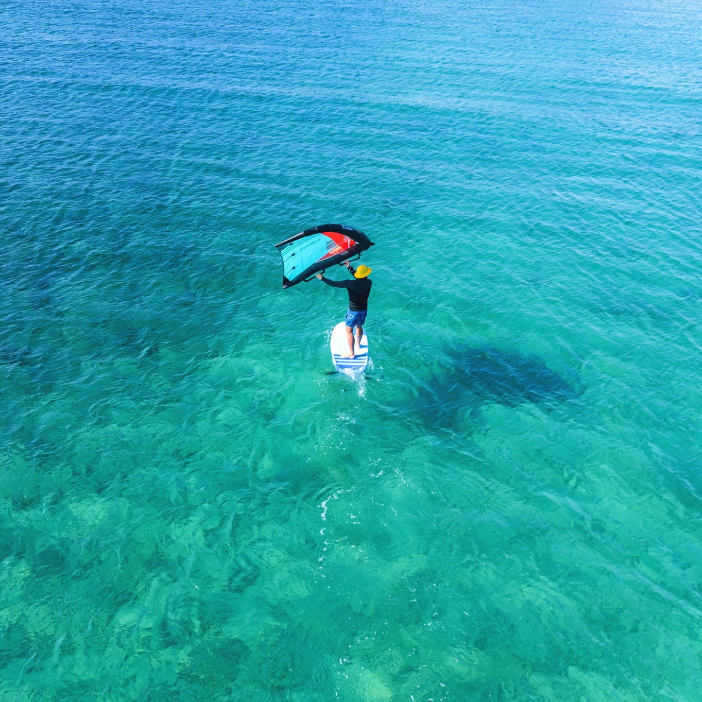 Sroka Easyrider wingfoil board in gebruik op het water